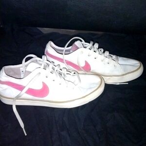 Nikes pink and white size 7